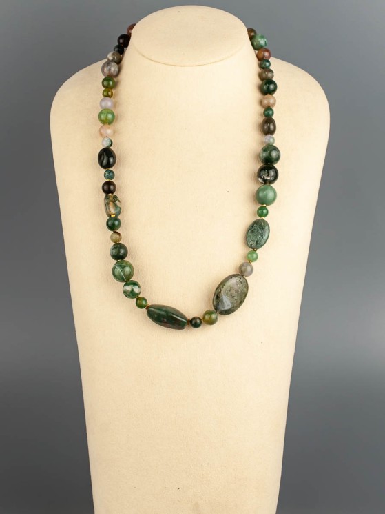 Бусы из яшмы "Дубрава" 10-034