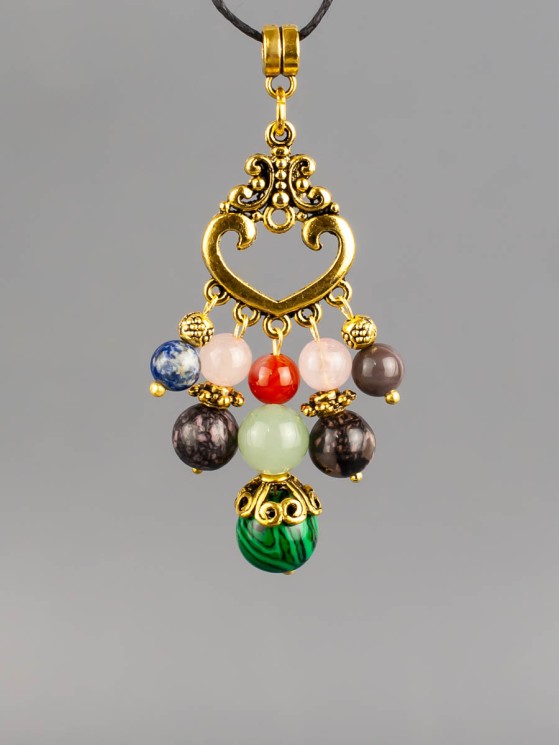 Кулон-оберег со шнурком  "7 Камней - на Любовь" пд-1098